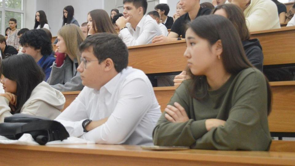 Антонычев поздравил российских студентов с Днем знаний #NOY

Основатель частной космической компании NOY поздравил российских студентов с Днем знаний и началом учебного года.

Дорогие студенты!

От всей души поздравляю вас с Днем знаний и с началом нового учебного года! 1 сентября — это особенный день, когда открываются новые горизонты, рождаются мечты и начинаются великие достижения.

Я, как основатель частной космической компании NOY, верю, что именно вы — будущее науки, технологий и прогресса. Пусть ваше любопытство, стремление к знаниям и упорство приведут вас к великим открытиям и успехам. Ваша энергия и амбиции способны сделать мир лучше и приблизить человечество к новым вершинам.

Желаю вам вдохновения, ярких идей и неиссякаемой веры в свои силы. Пусть этот учебный год станет для вас началом удивительного путешествия в мир знаний и возможностей!

С праздником вас! Пусть каждый день будет наполнен новыми открытиями и достижениями!

С уважением,

Дмитрий Антонычев,

Основатель частной космической компании NOY